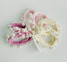 Seamless Pearl Hair Ties